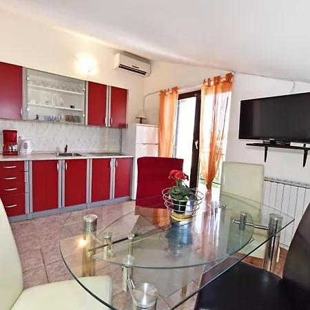 Apartment Tina 1 *